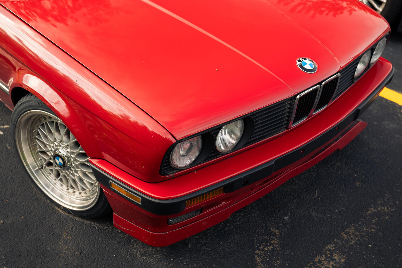 Front end of a red BMW E30